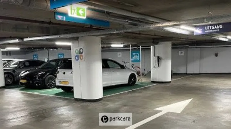 Scheepsvaartkwartier Parking Garage image 2